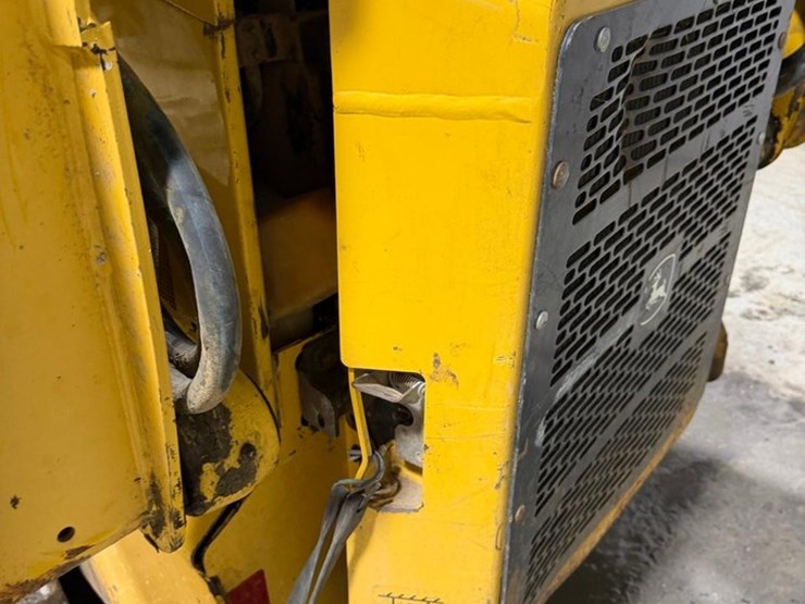 deere-ct332-image-18