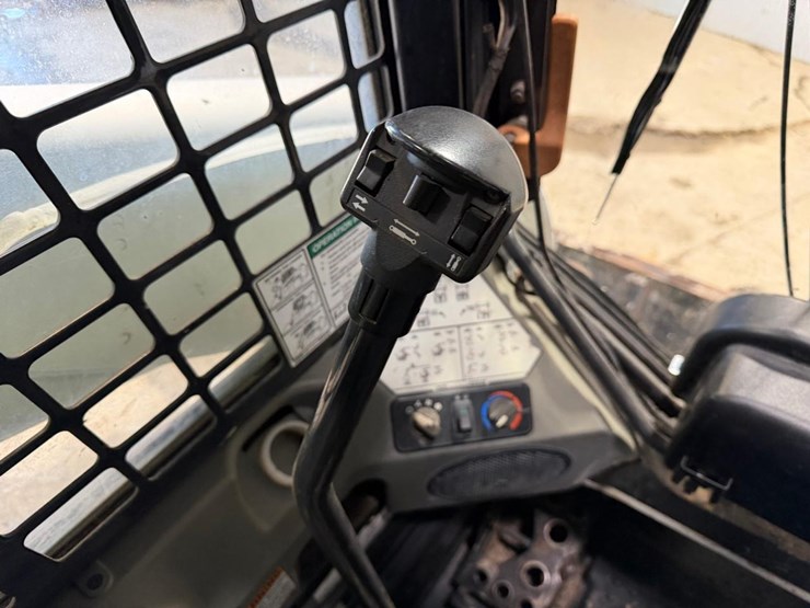 bobcat-t750-image-26