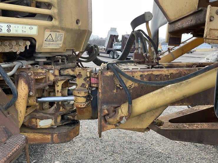 caterpillar-725-image-6