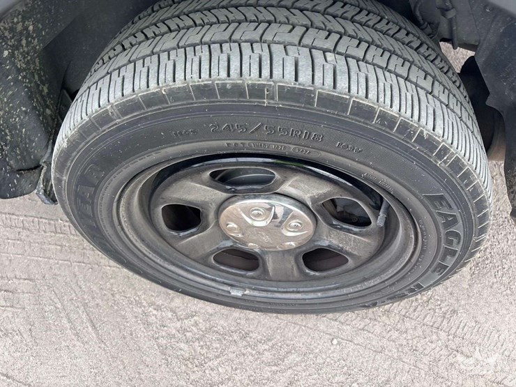 2019-ford-explorer-image-26