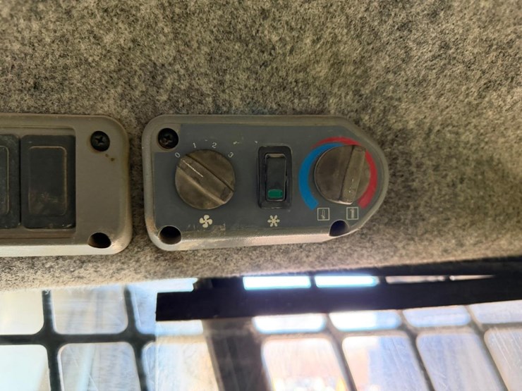 bobcat-s300-image-24