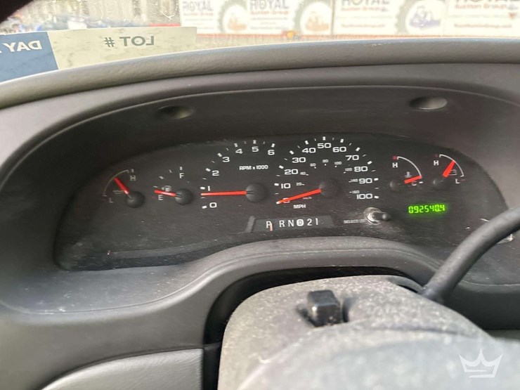 2004-ford-cargo-image-13