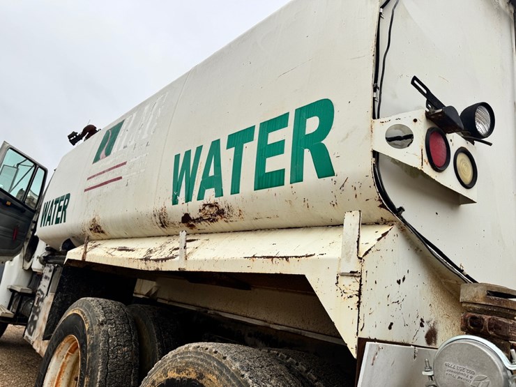 freightliner-fl112-image-30