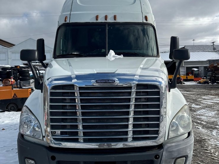 freightliner-cascadia-125-image-3