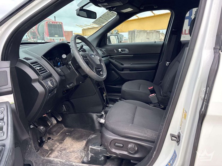 2019-ford-explorer-image-12