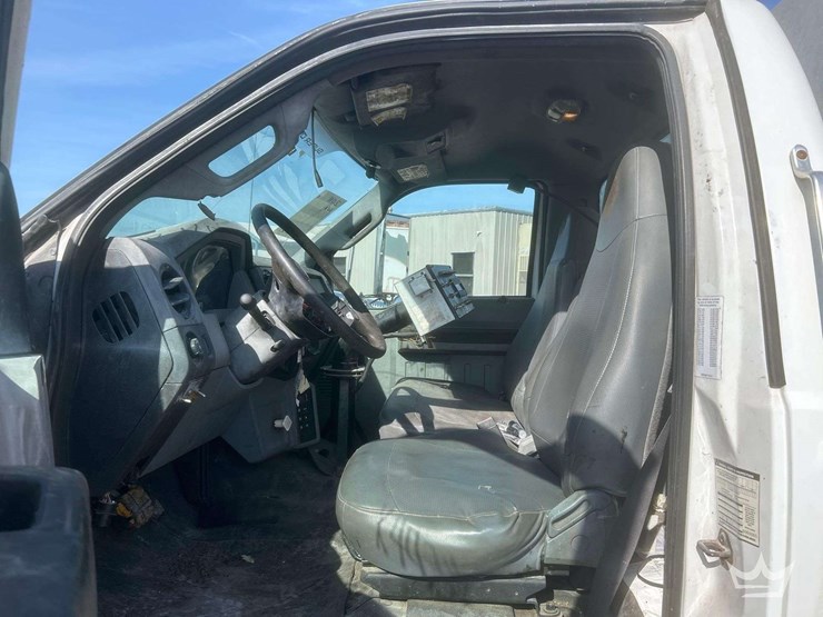 2011-ford-f750-image-15