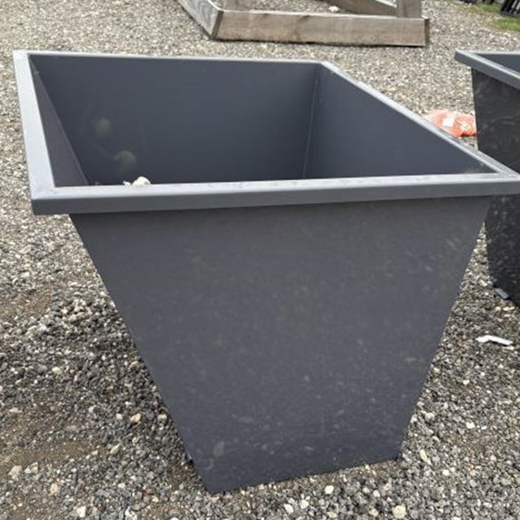 #137 • IRDH Mini Grey Hopper