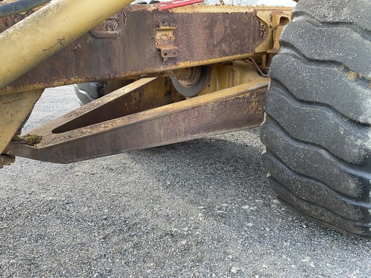 caterpillar-725-image-8