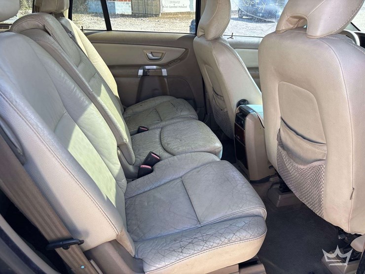 2010-volvo-xc90-image-23