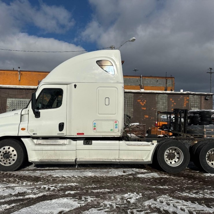 FREIGHTLINER CASCADIA 125