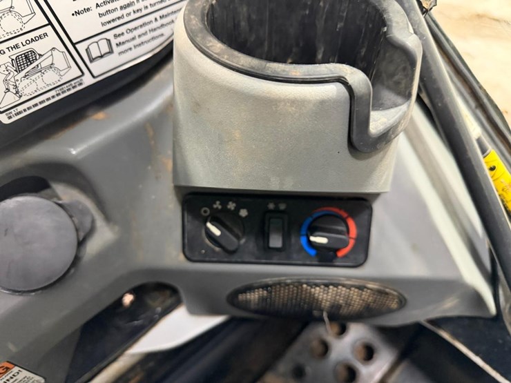 bobcat-t740-image-25