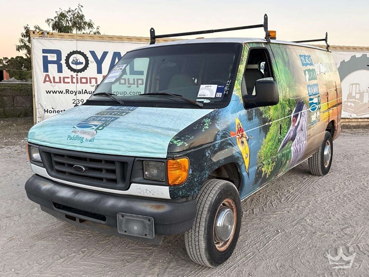 2004-ford-cargo-image-1