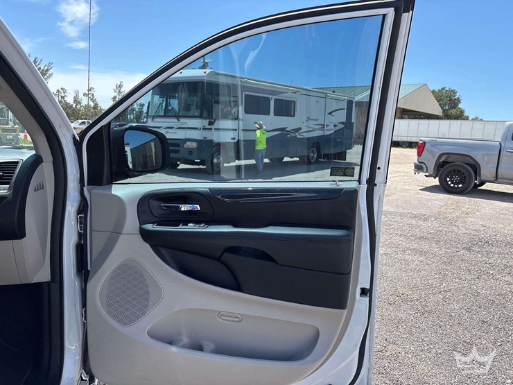 2017-dodge-grand-caravan-image-9