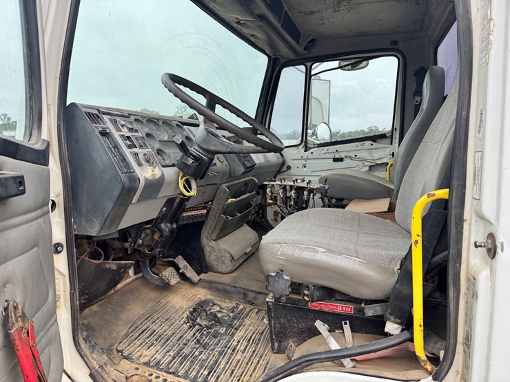 freightliner-fl112-image-10