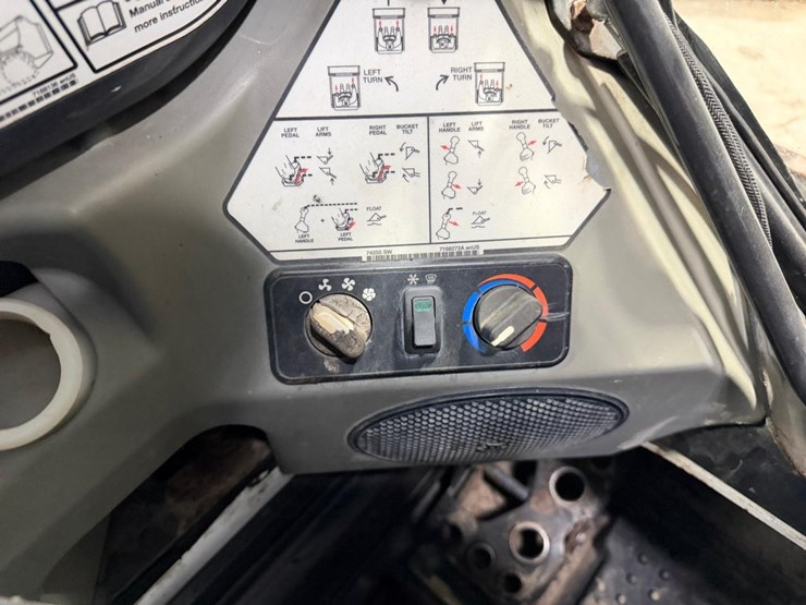 bobcat-t750-image-25