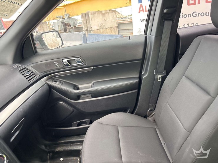 2019-ford-explorer-image-16