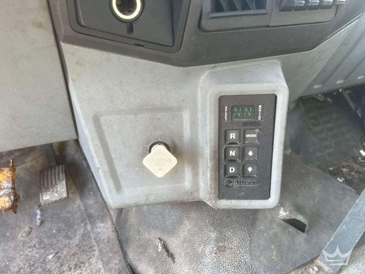 2011-ford-f750-image-19