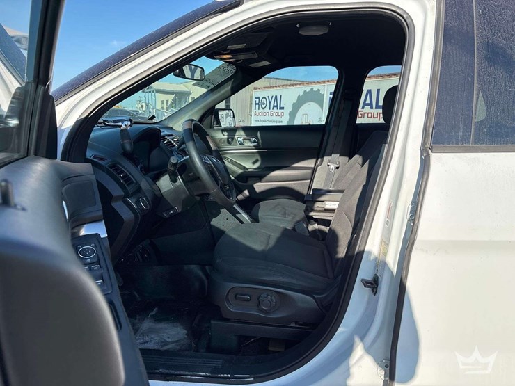 2018-ford-explorer-image-11