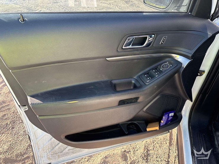 2018-ford-explorer-image-12