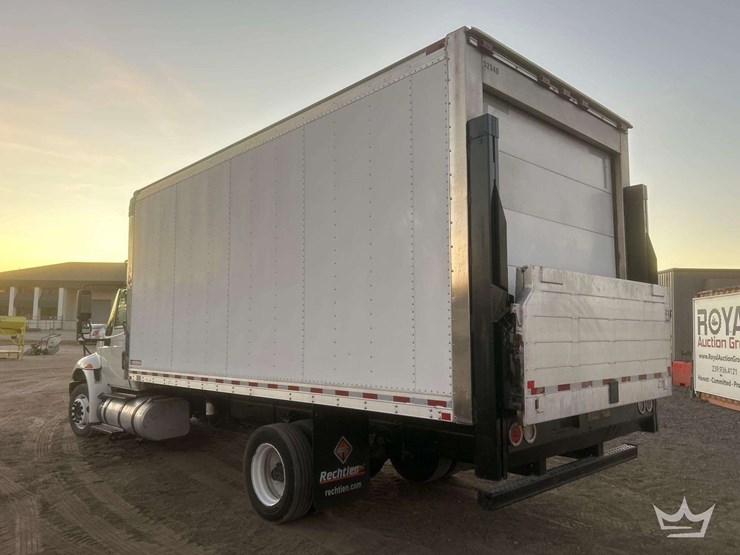 2018-international-durastar-4300-image-4