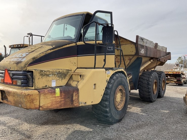 caterpillar-725-image-1