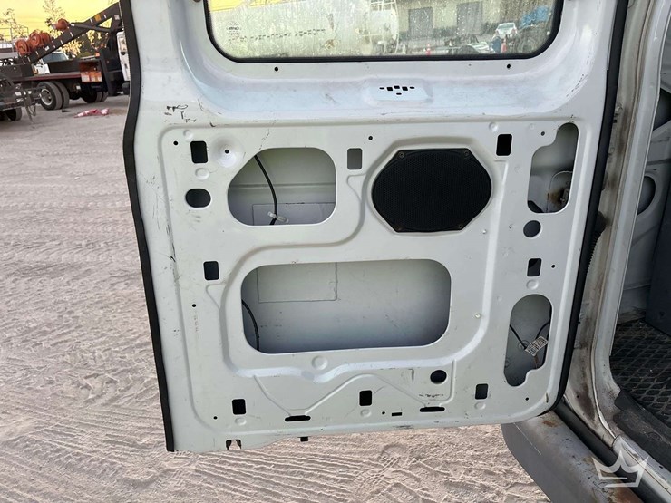 2004-ford-cargo-image-18