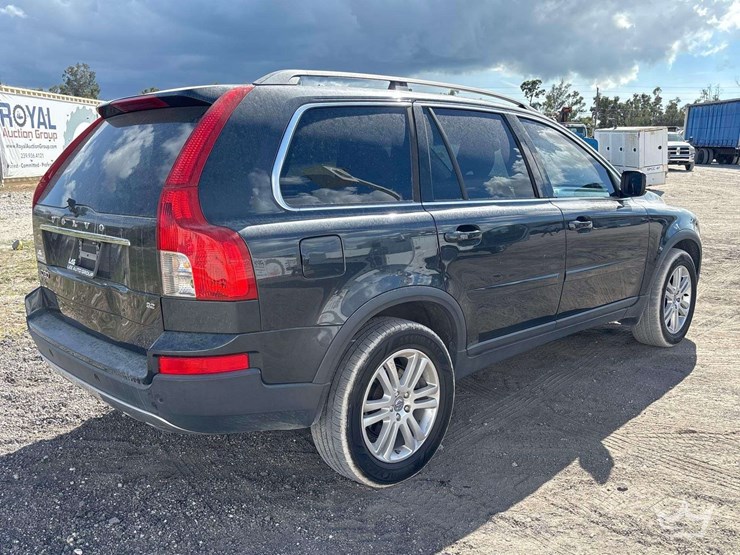 2010-volvo-xc90-image-3