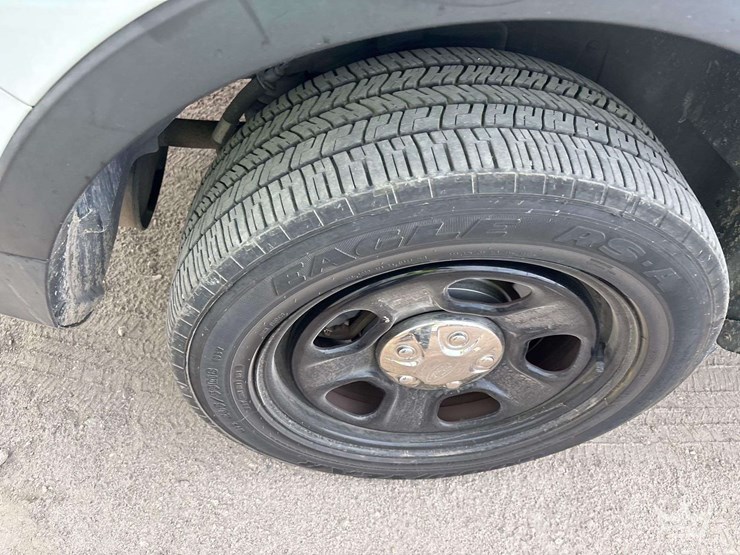 2019-ford-explorer-image-25