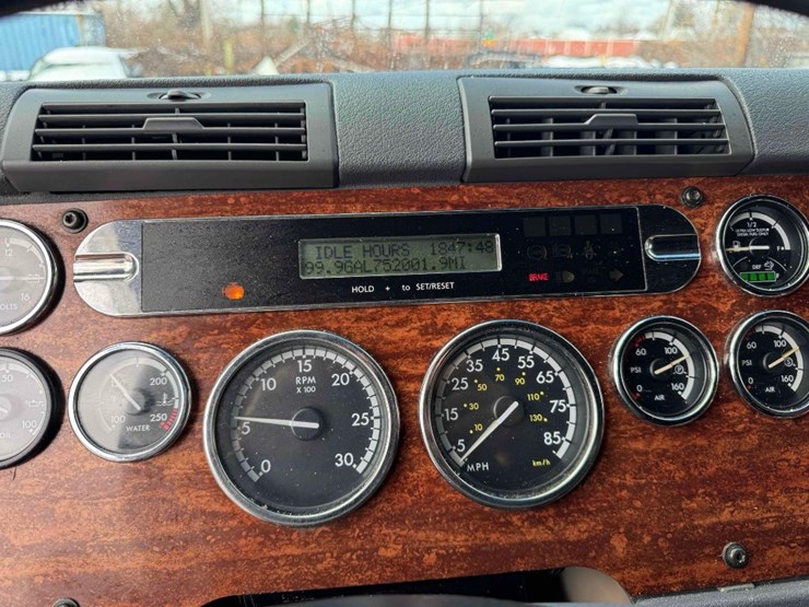 freightliner-cascadia-125-image-12