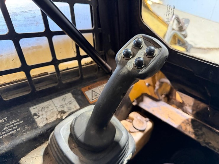 deere-ct332-image-31