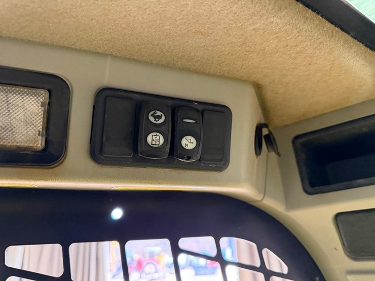 caterpillar-259d-image-29