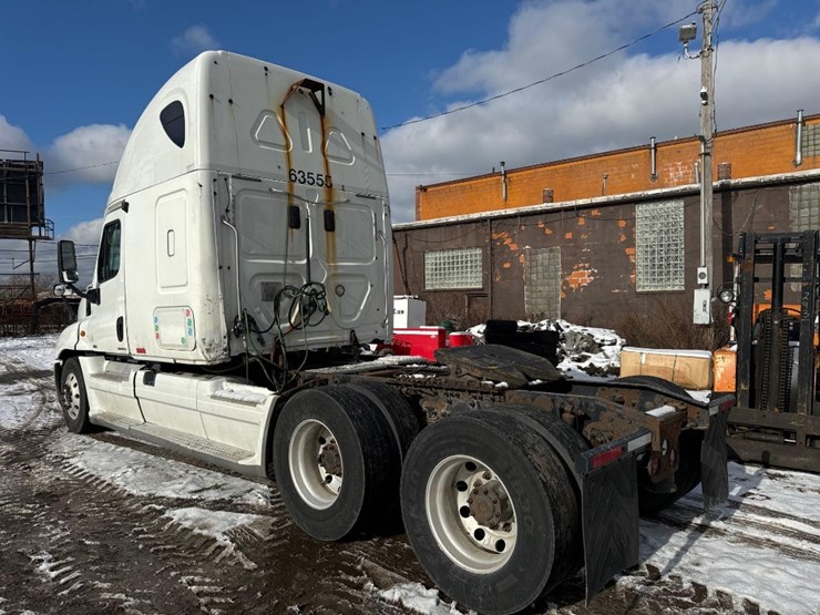 freightliner-cascadia-125-image-8