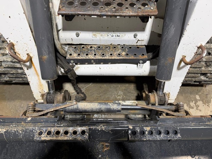 bobcat-t320-image-10