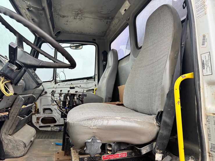 freightliner-fl112-image-16