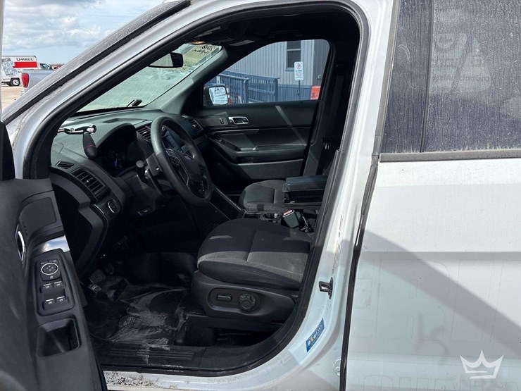 2018-ford-explorer-image-12