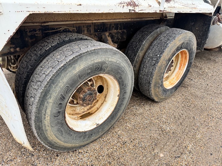 freightliner-fl112-image-4