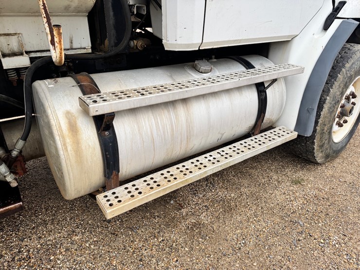 freightliner-fl112-image-7