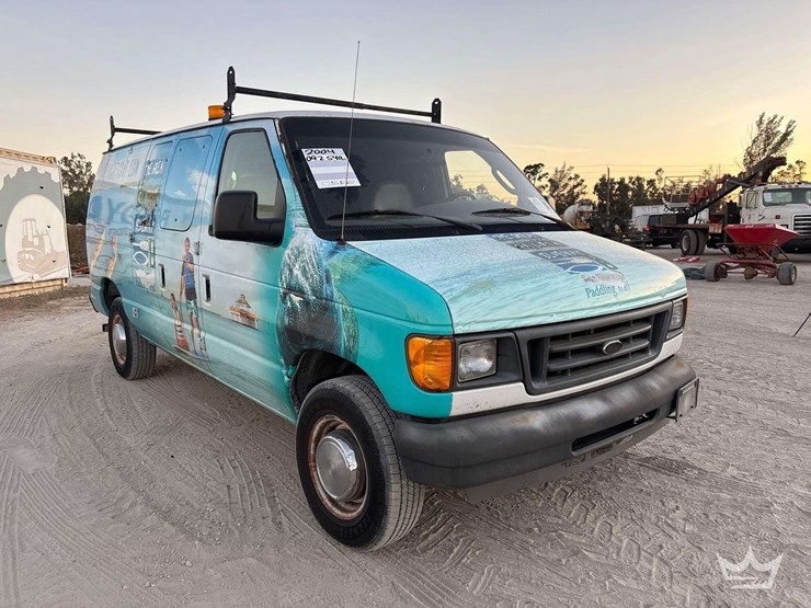 2004-ford-cargo-image-2