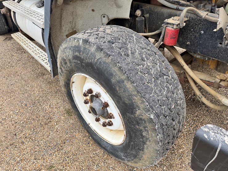 freightliner-fl112-image-27