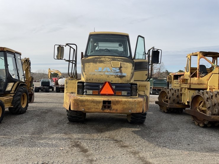 caterpillar-725-image-2