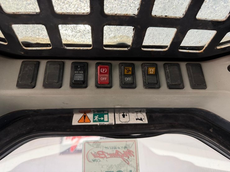 bobcat-t320-image-24