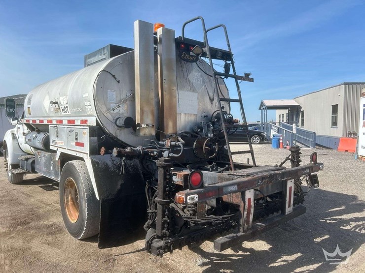 2011-ford-f750-image-27