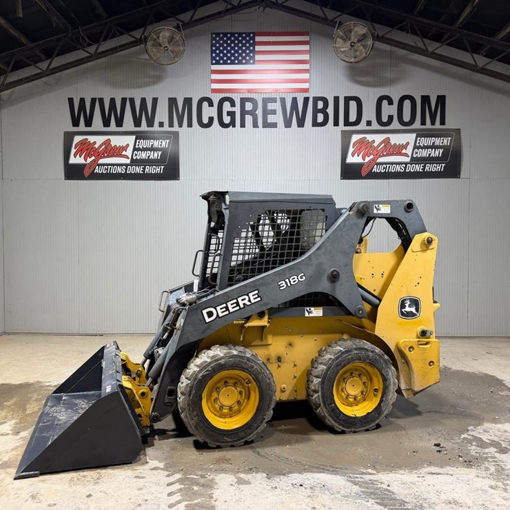 DEERE 318G