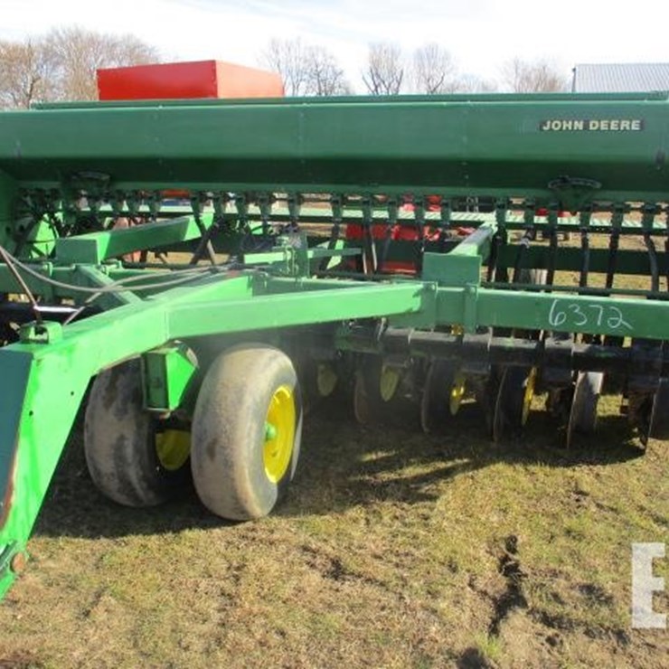 JOHN DEERE 750