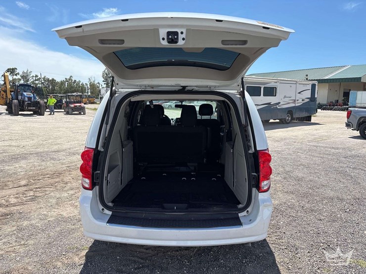 2017-dodge-grand-caravan-image-13