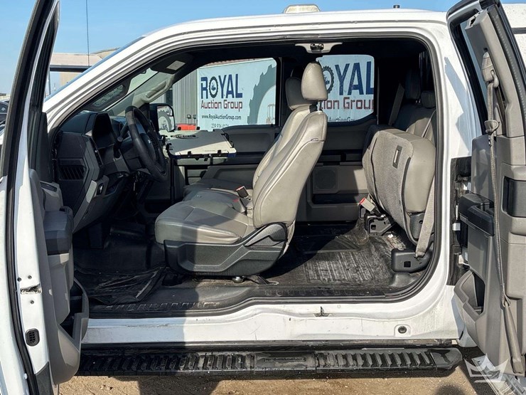 2017-ford-f150-image-16