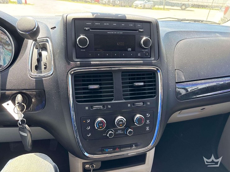 2017-dodge-grand-caravan-image-17