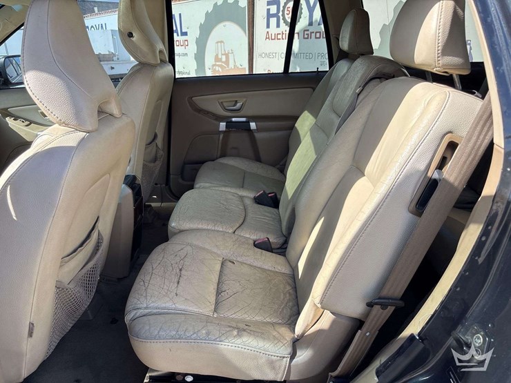 2010-volvo-xc90-image-21