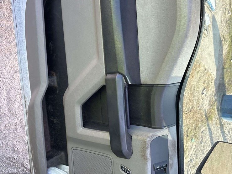 2017-ford-f150-image-12