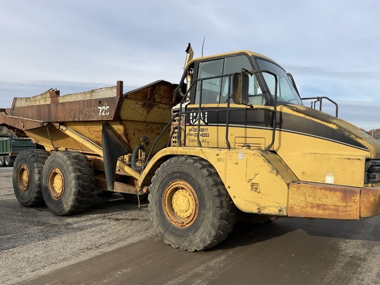 caterpillar-725-image-3